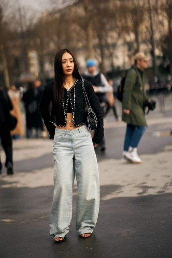 Streetstyle: 5 способів носити baggy-джинси та босоніжки цього літа