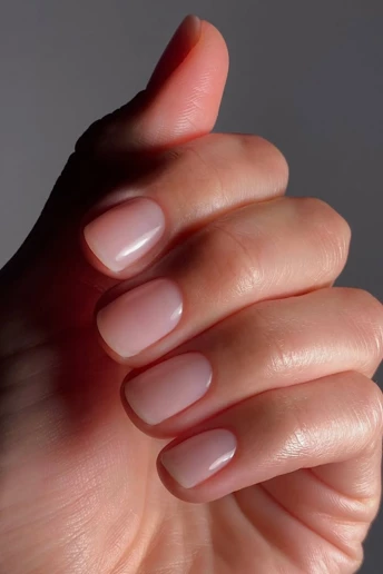 “Ваші нігті, тільки краще” – головна nail-тенденція літа 2025