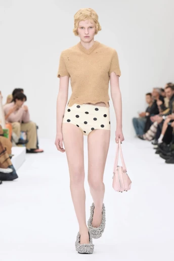 Шорти з принтом polka dot – головна модна альтернатива джинсовим цього літа