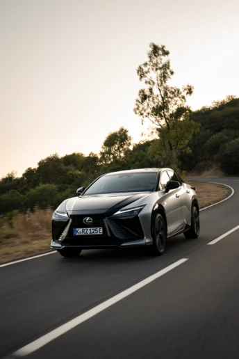 Перше знайомство з Lexus RZ: редакторка Vogue Ukraine тестує головну новинку сезону