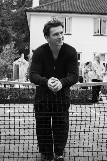 Том Голланд став обличчям нової чоловічої парфумерної лінії Prada Paradigme