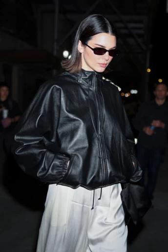 5 ідеальних вбрань Кендалл Дженнер в стилі 1990-х, які варто повторити