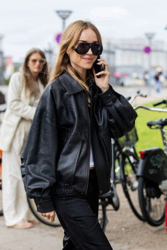 Лише такі штани по-справжньому подовжують силует: як їх носять модниці