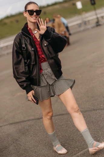Streetstyle: 5 літніх мініспідниць, які ми носитимемо і цієї осені
