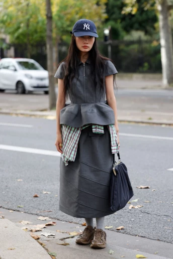 Коричневі кросівки — тренд, який не омине нікого цієї осені