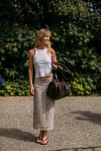 Ніжна та вишукана: знайдена найкраща мідіспідниця для особливих виходів 