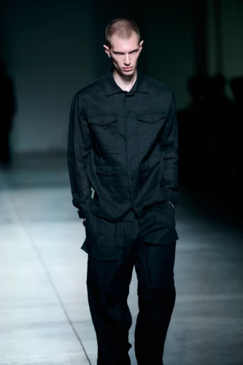 Людина в чорному: чим особлива колекція VIKTORANISIMOV весна-літо 2026