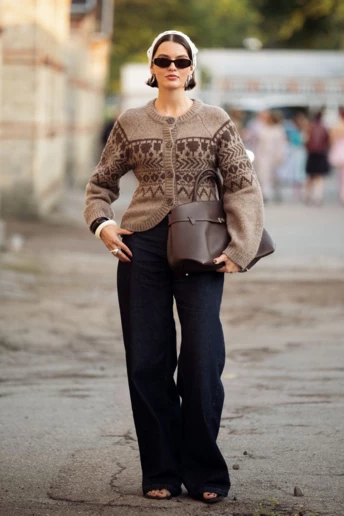 Streetstyle: 5 стильних светрів, які варто додати до свого гардеробу цієї осені