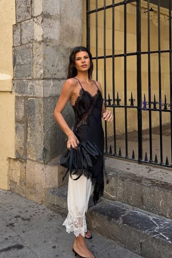 Асиметрична сукня сліп — вірусний тренд для наймодніших поєднань сезона