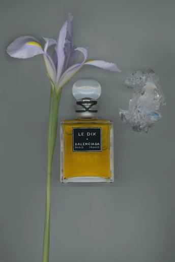 Balenciaga відроджує лінію розкішних парфумів 