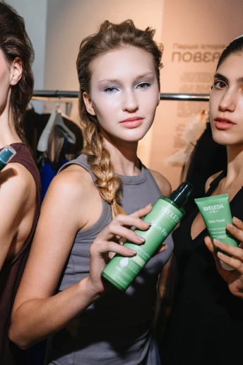 Weleda × J’amemme: колаборація про жіноче сяйво та гармонію на Ukrainian Fashion Week