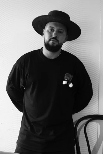 "Основне завдання — хоча б трохи звільнити від болю та темноти": інтервʼю з MONATIK напередодні концерту