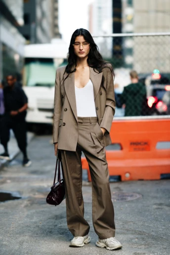 5 наймодніших класичних костюмів у смужку, які ще довго не втратять актуальності