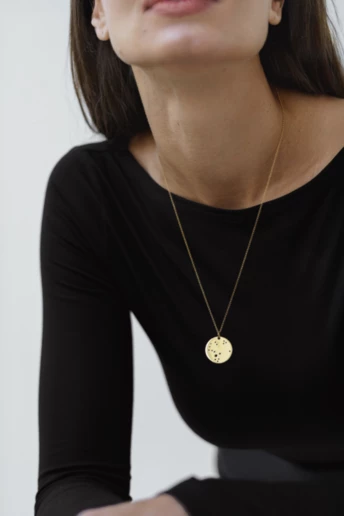 Made in Ukraine: 5 найкрасивіших кулонів до водолазок, жакетів та блуз 