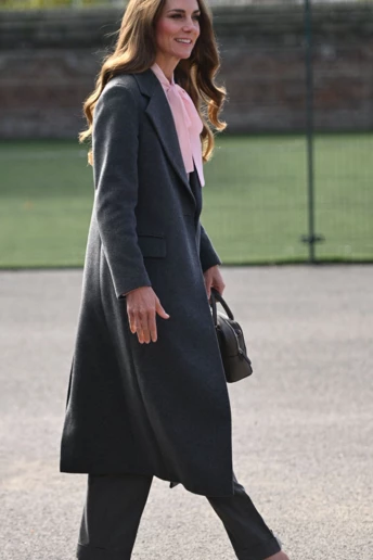 Принцеса Уельська демонструє, як стильно носити пастельні кольори восени