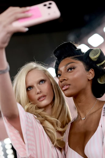 Янголи повертаються: все про б’юті-образи Victoria's Secret Fashion Show 2025