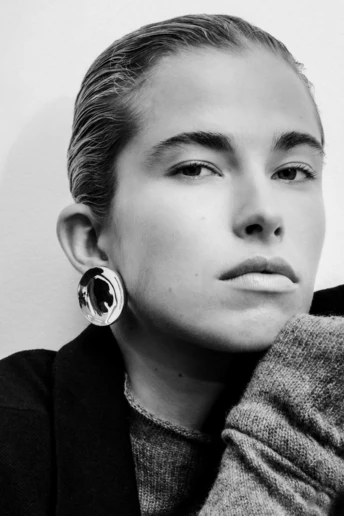 Базовий мінімум, розкішний максимум: б'юті-образи для тих, хто обожнює естетику old Celine та The Row