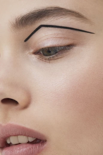 Розкриваємо секрети правильного макіяжу очей для жінок віком 50+