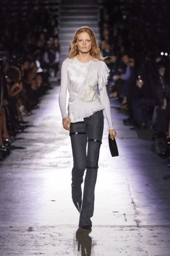 Улюблені джинси Кейт Мосс і Брітні Спірс з 1990-х повертаються цього року — і ось як їх носити