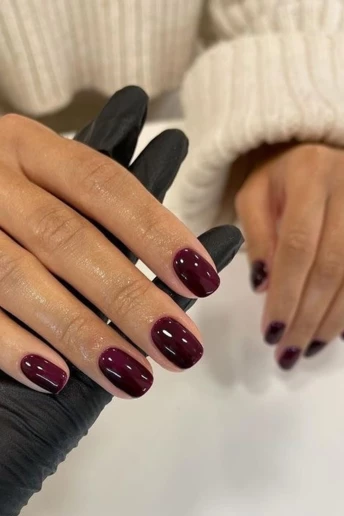 Знайдена ефектна осіння альтернатива нюдовому манікюру