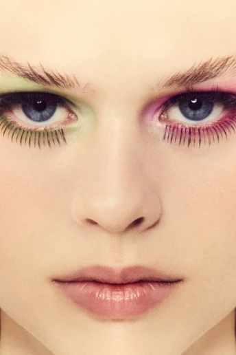 Затемнення: нові тіні з осінніх колекцій, що наново закохують в макіяж очей 