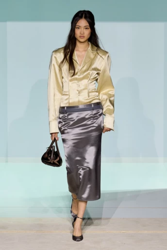 Забудьте про білу сорочку: це найгарячіший тренд просто зараз