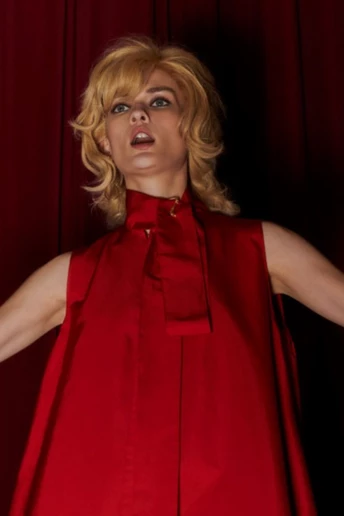 Як полюбити публічні виступи: власний досвід редакторки VOGUE UA 