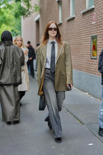 Як носити джинси wide-leg цього сезону: показуємо найкращі поєднання із чоботами