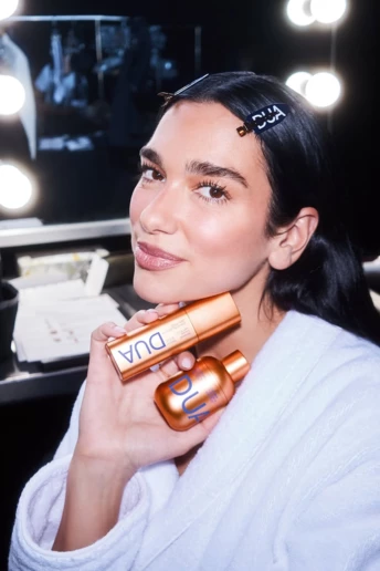 Дуа Ліпа запустила лінію догляду за шкірою DUA разом з Augustinus Bader