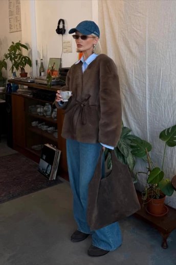 Як носити шубу цієї зими: небанальні ідеї образів від модних інфлюенсерок