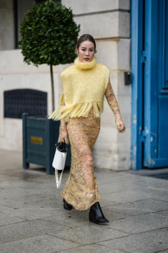 Чоботи на невисокій танкетці — найпрактичніше та найцікавіше взуття цієї зими