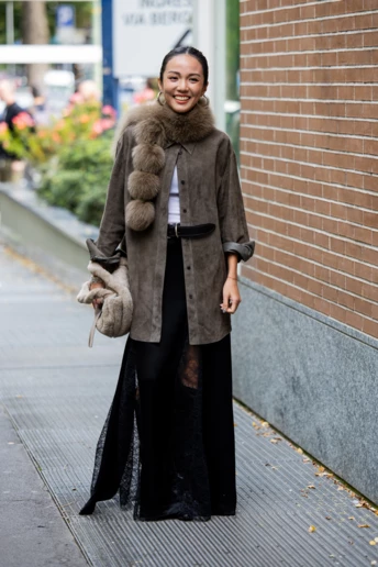 Цей "бабусин" шарф — улюблений аксесуар модниць просто зараз