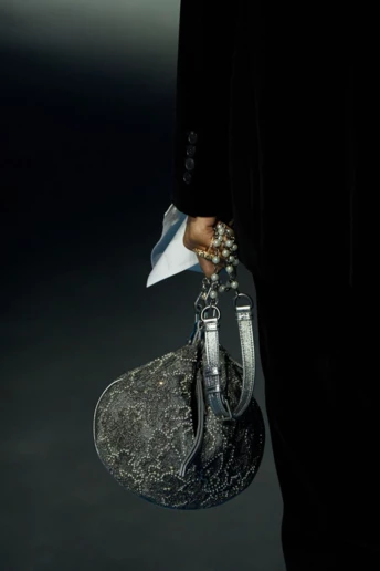 6 найкращих мінісумок для святкових образів, які ми додали у свій гардероб 