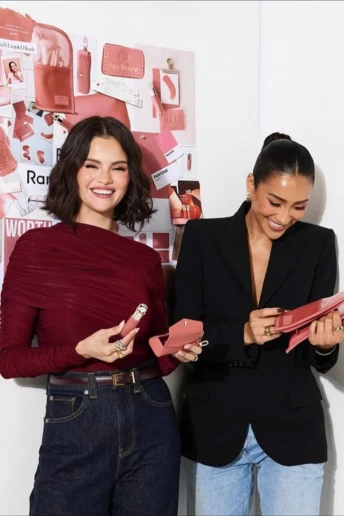 Селена Гомес обирає “яблучно-сидровий” манікюр: ідеальний варіант на зиму 2025/26