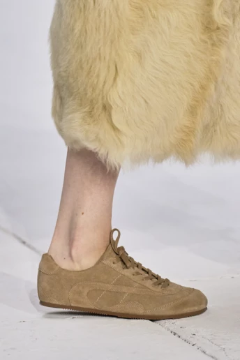 Ці кросівки стали доступною альтернативою наймоднішій парі року від Dries Van Noten