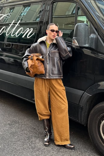 Утеплена шкіряна куртка — наймодніший захист цієї зими від мокрого снігу