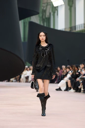 Найелегантніші оксамитові сукні для святкового сезону: 8 найкращих моделей