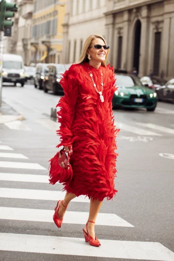 У чому зустріти 2026-й рік: червона сукня — головна окраса новорічної ночі 