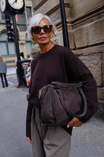 7 продуктів, які мають бути в косметичці жінки після 50