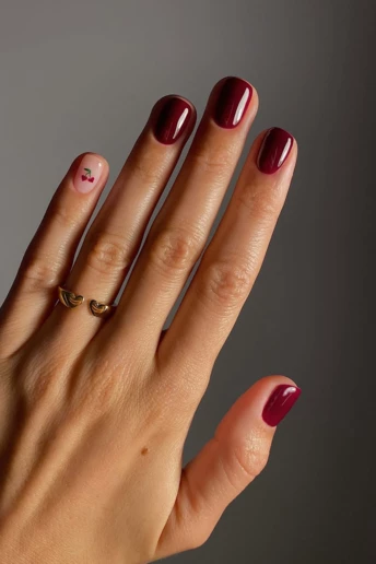 22 наймодніших зимові манікюри 2025, які залишаться трендовими у 2026 році