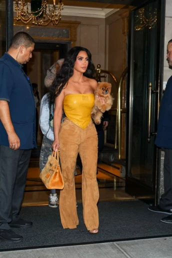 Streetstyle: 9 наймодніших образів знаменитостей під час прогулянок з песиками