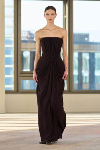 Головний вибір для Нового року: 7 ідеальних довгих суконь сезону