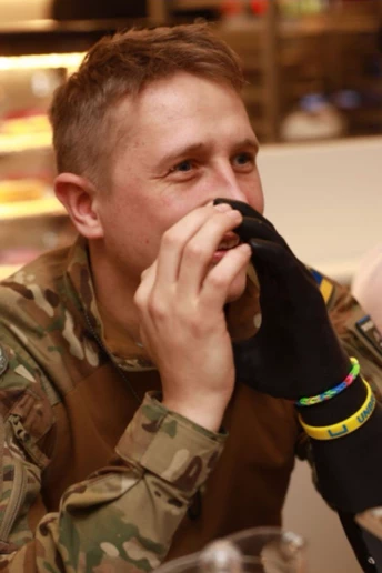 Як у UNBROKEN відроджують різдвяний вертеп для ветеранів