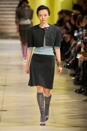 Сірий + блакитний: 4 стильні комбінації, які варто повторити цієї зими