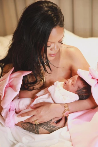 Підсумки 2025: знаменитості, які стали батьками цього року