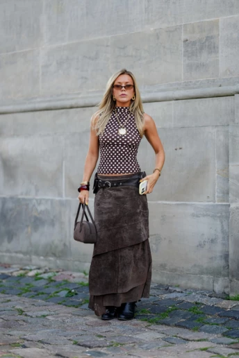 Бохо-спідниця у стилі 1970-х повернулася — носіть її з чоботами 