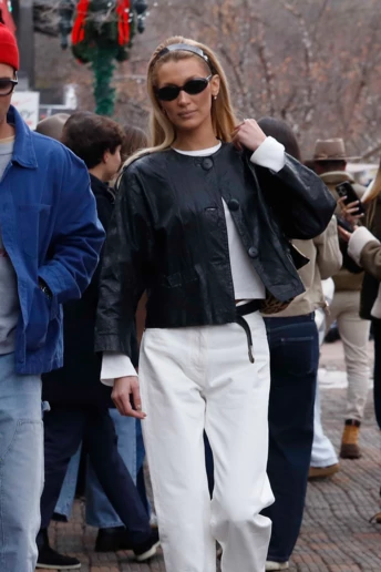 Білі джинси — незамінна річ цієї зими