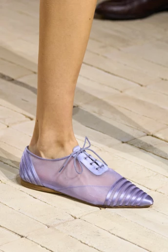 Цей колір взуття робить образ дорожчим: головний тренд весни 2026