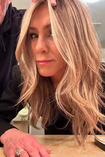 Як Дженніфер Еністон несподівано стала брюнеткою