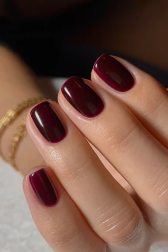 Квадратні нігті — саме цей манікюр стане найпопулярнішим у 2026 році